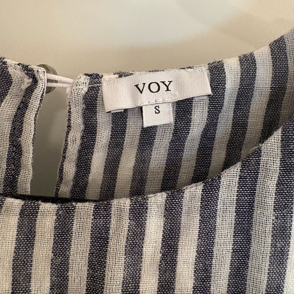 VOY Flutter-Sleeve Gingham Swing Blouse - Picture 2 of 7
